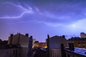 Torm läheneb: kuidas kaitsta end ja oma vara äikese eest?